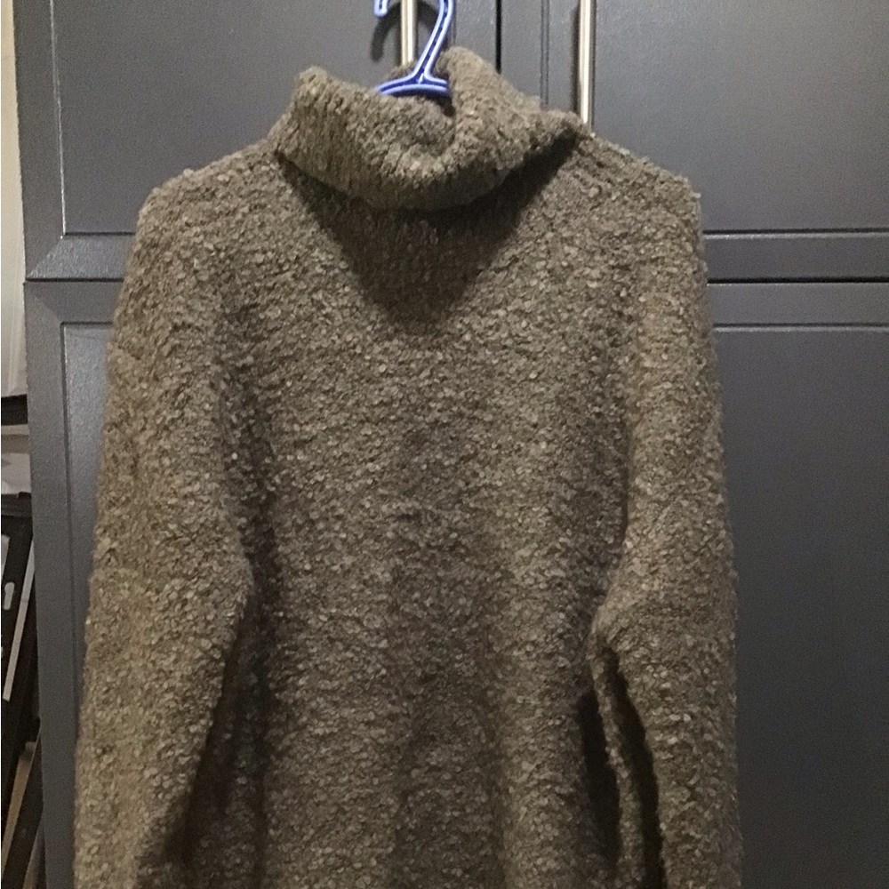 Aritzia Wilfred free fuzzy wool sweater